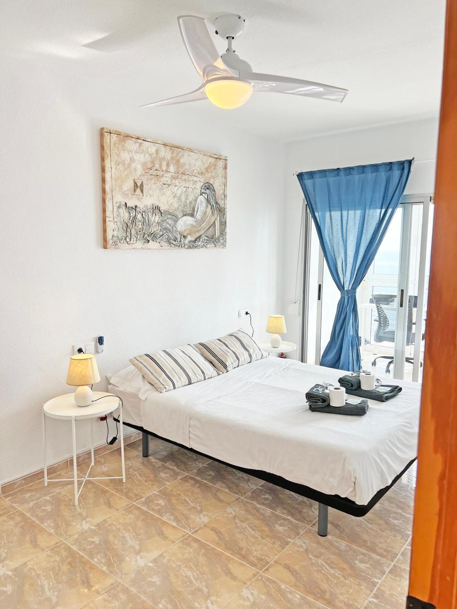 Atico Frente Al Mar 2 Terrazas Barbacoa Y Parking Sujeto A Disponibilidad Apartment Ел Кампело Екстериор снимка
