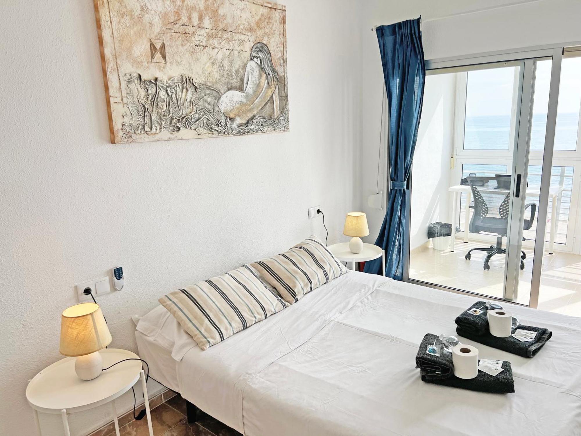 Atico Frente Al Mar 2 Terrazas Barbacoa Y Parking Sujeto A Disponibilidad Apartment Ел Кампело Екстериор снимка