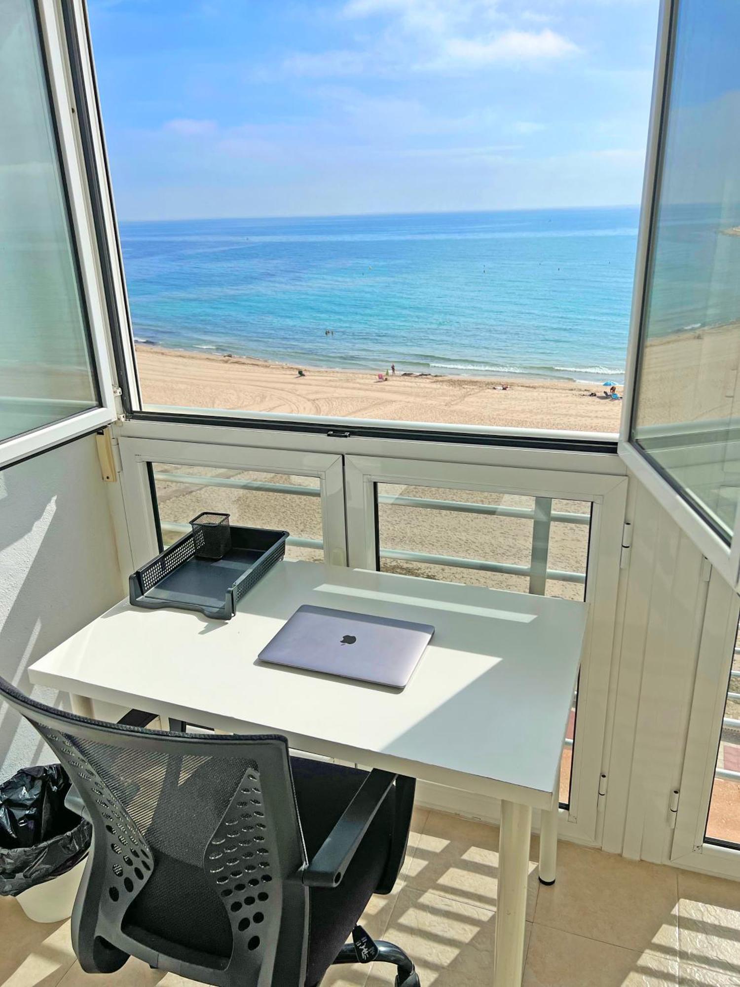 Atico Frente Al Mar 2 Terrazas Barbacoa Y Parking Sujeto A Disponibilidad Apartment Ел Кампело Екстериор снимка