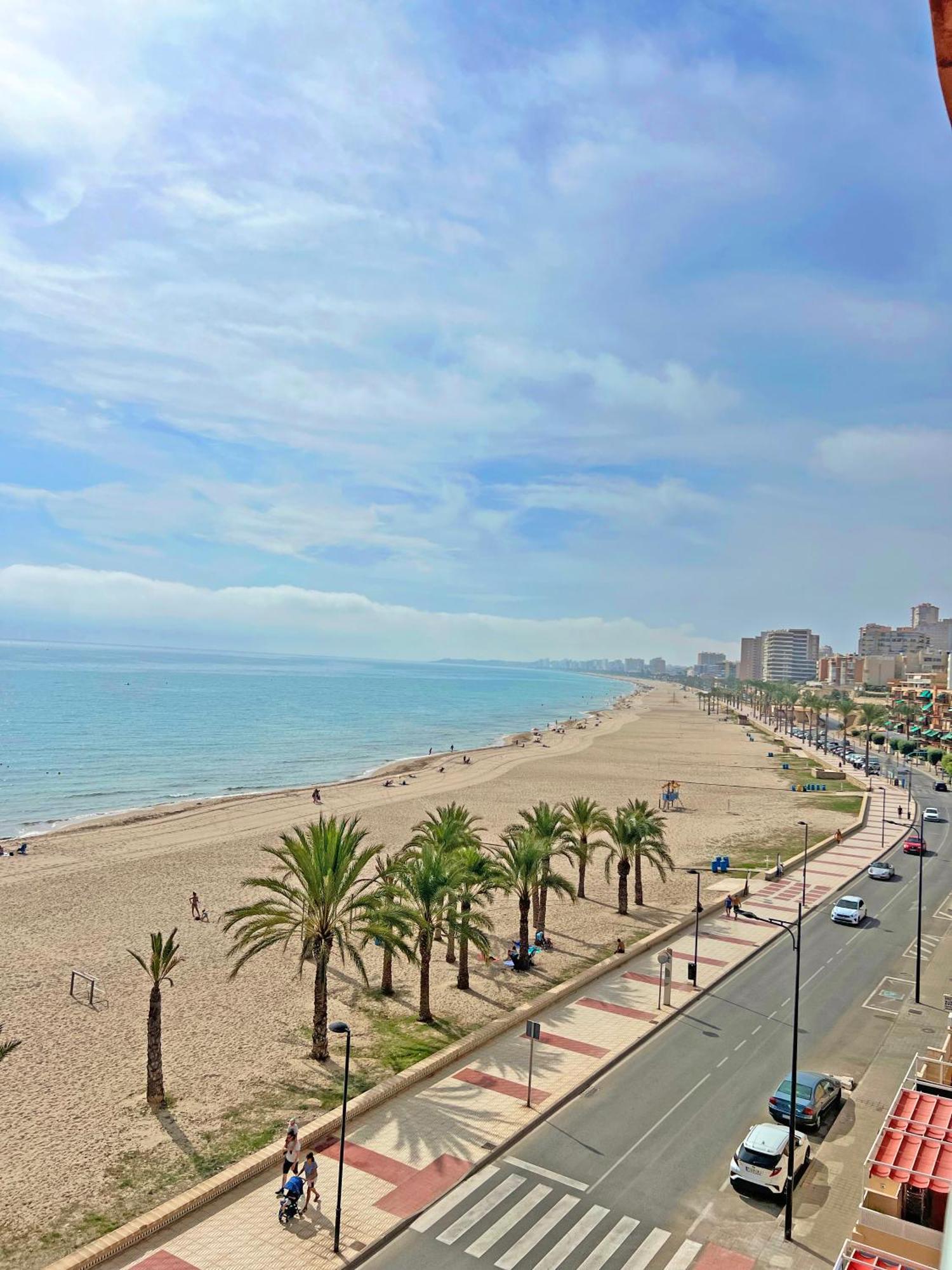 Atico Frente Al Mar 2 Terrazas Barbacoa Y Parking Sujeto A Disponibilidad Apartment Ел Кампело Екстериор снимка